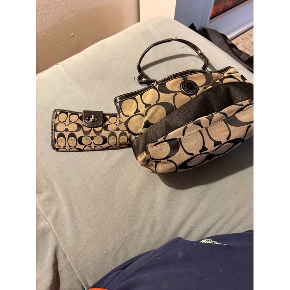 Coach Signature Canvas Shoulder Bag w Matching Wallet Turnlock Black Tan - Picture 2 of 10